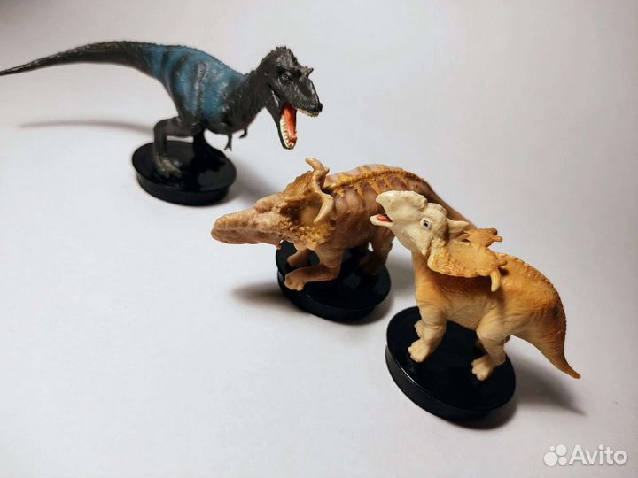 Пробки из кинотеатра Суперсемейка, Динозавры и др