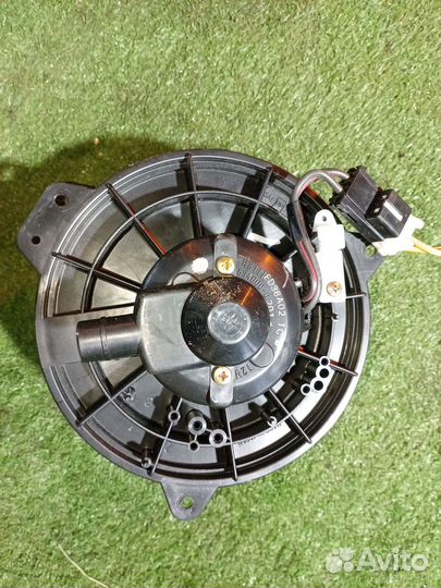 Мотор печки Mazda Familia bjfw 8940000201