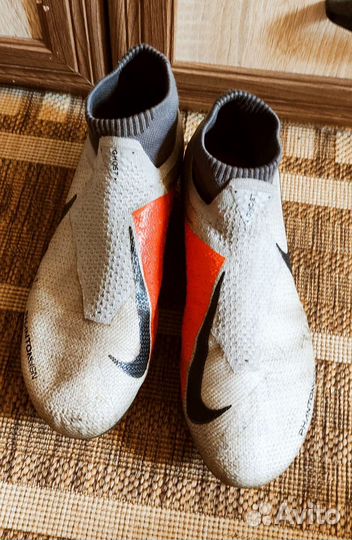 Футбольные бутсы nike