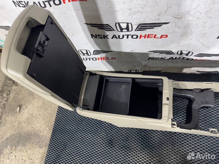 Подлокотник Toyota Camry ACV40 2azfe 2011