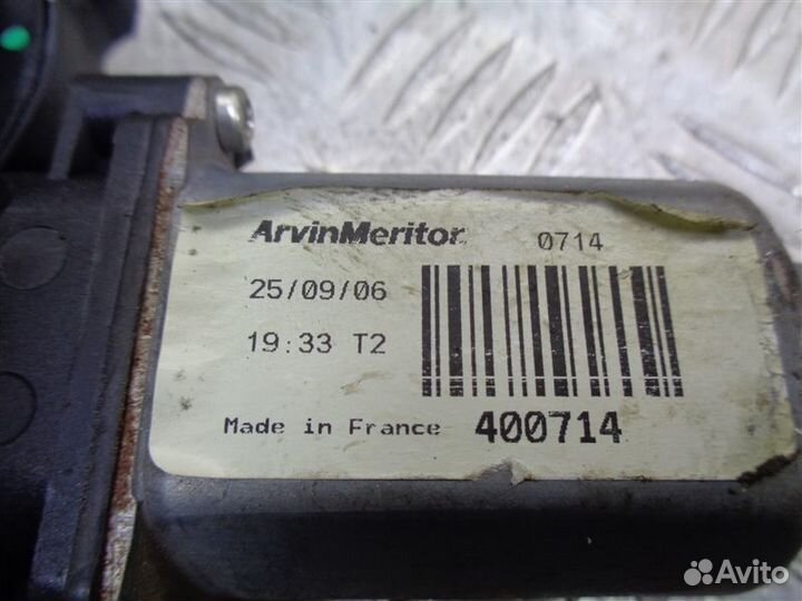 Моторчик стеклоподъемника задний левый Nissan