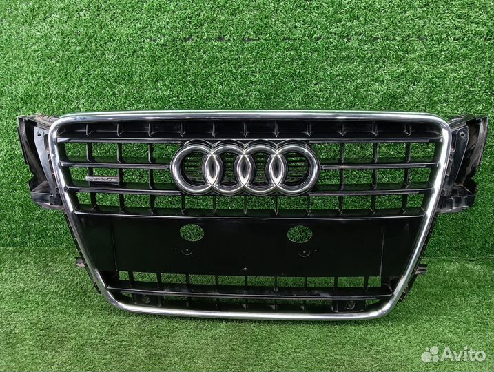 Решетка радиатора Audi A5 8T Дефект верхних крепле