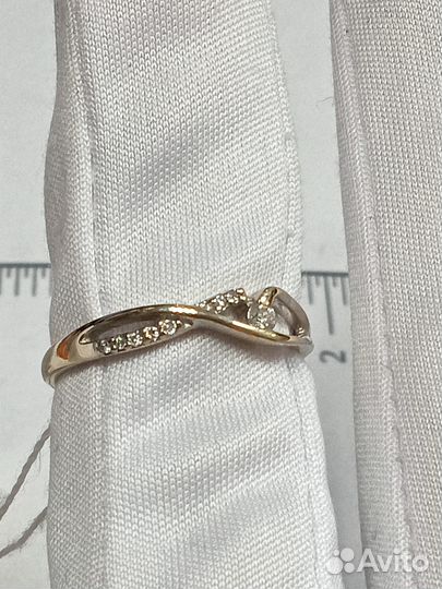Золотое кольцо с камнем 17,5р