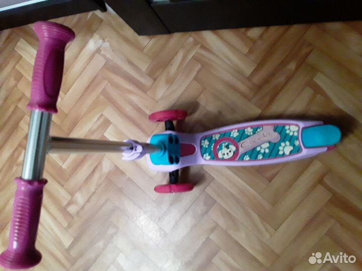 Трехколесный самокат-беговел