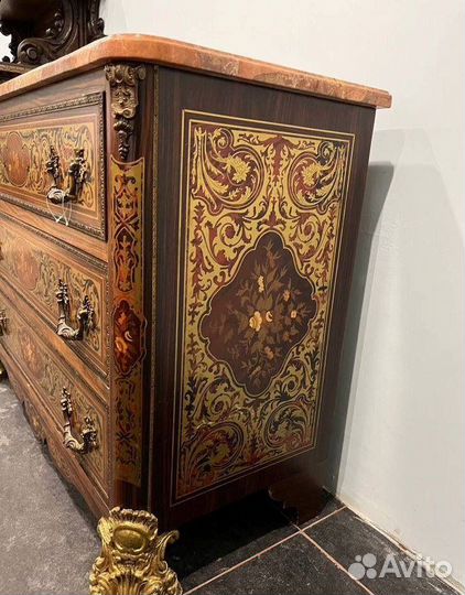 Антикварный комод