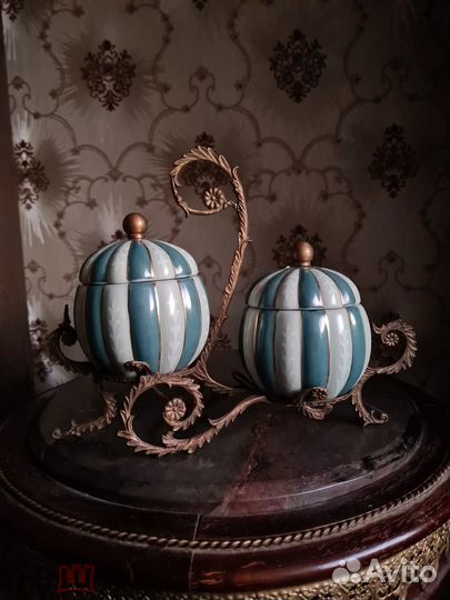 Винтажные шкатулки на латунном лафете