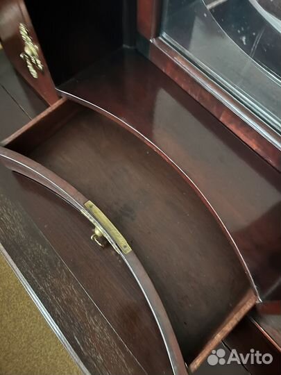 Старинное трюмо