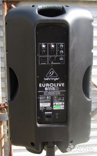 Активные колонки Pro 1000W 2шт Behringer B115D