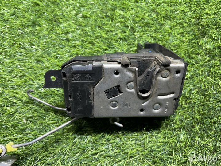 Замок двери Opel Astra-H