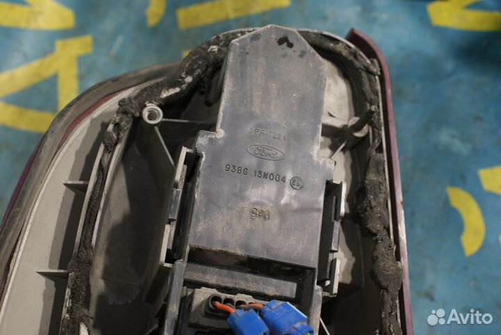 Задние фонари Ford Mondeo 1