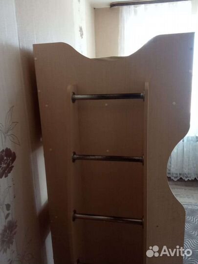 Детская кровать чердак со столом и шкафом