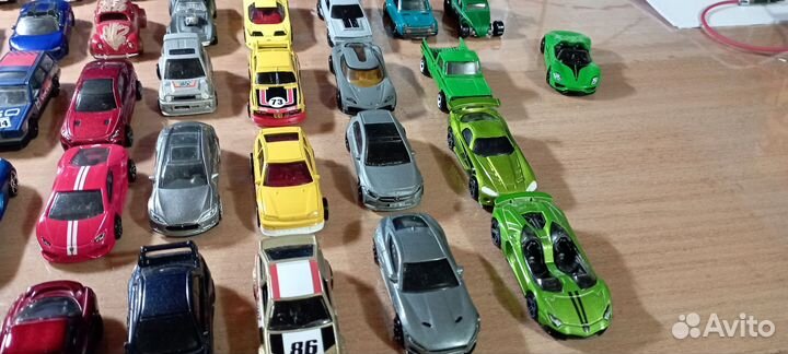 Продаю коллекцию машинок hot wheels