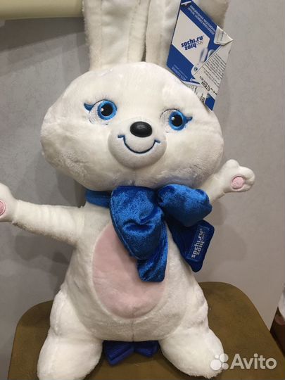 Зайка-рюкзак д/подарка(42см)