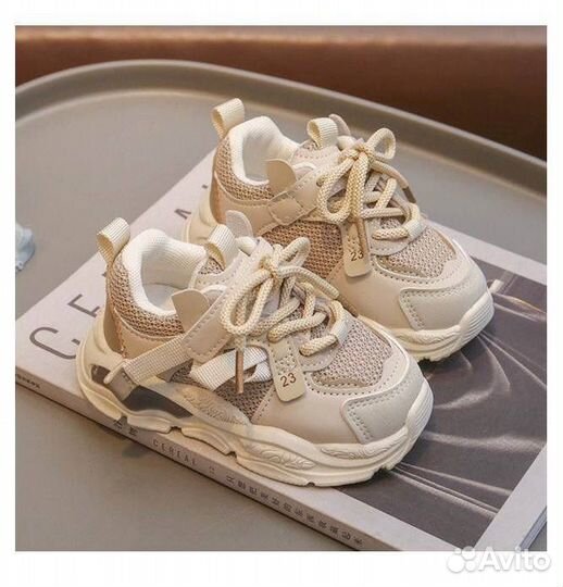 Кроссовки детские 22,23,25