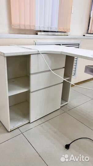 Маникюрный стол с вытяжкой бу