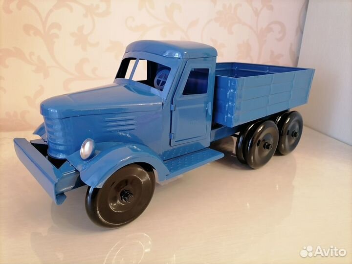 Продам большие советские игрушки грузовик зис 150