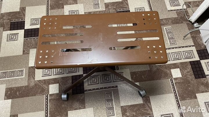 Тумба под телевизор на колесиках