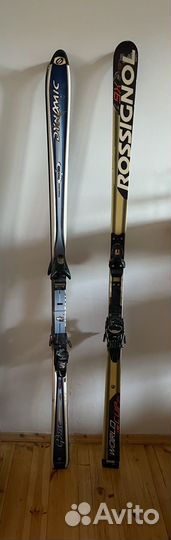 Две пары горных лыж