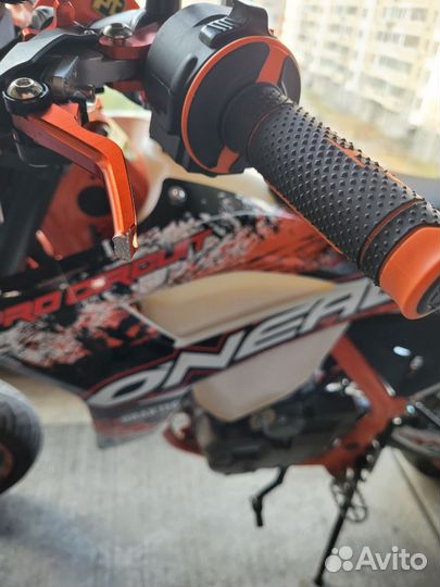 Avantis A5 Lux Motard