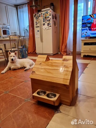 Домик для маленьких собачек из массива дерева