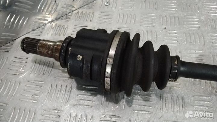 Б/У Б/У Полуось передняя правая (приводной вал