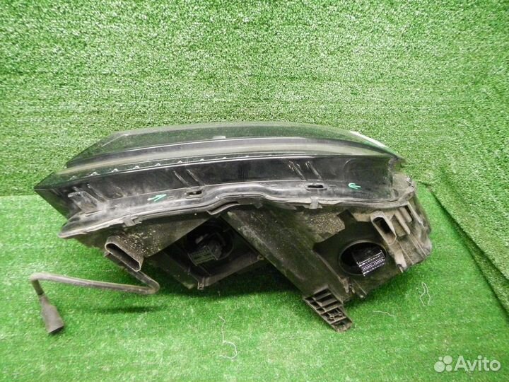 Фара левая Volkswagen Tiguan