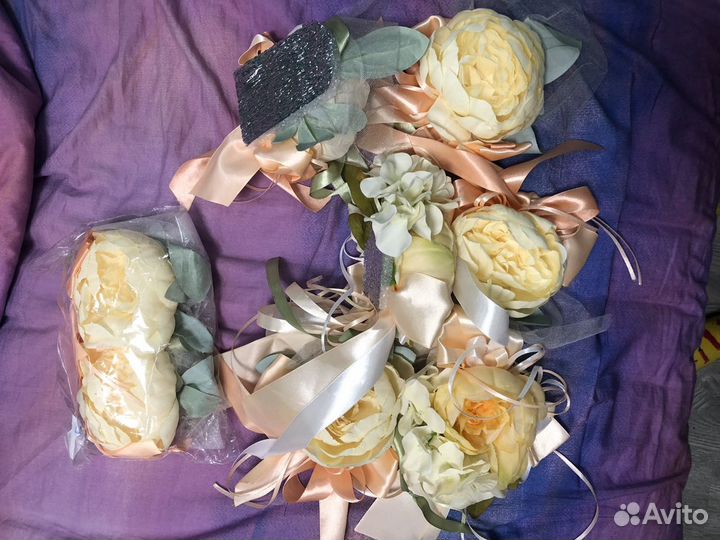 Цветы для украшения автомобиля на свадьбу