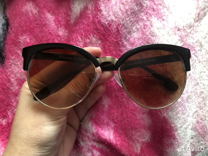 Солнцезащитные очки желтые и синие