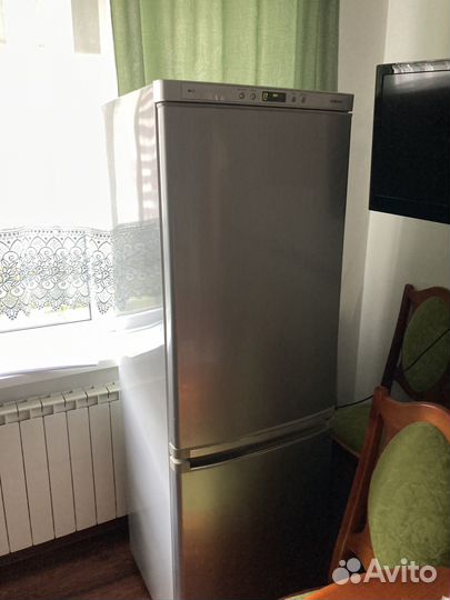 Холодильник Samsung