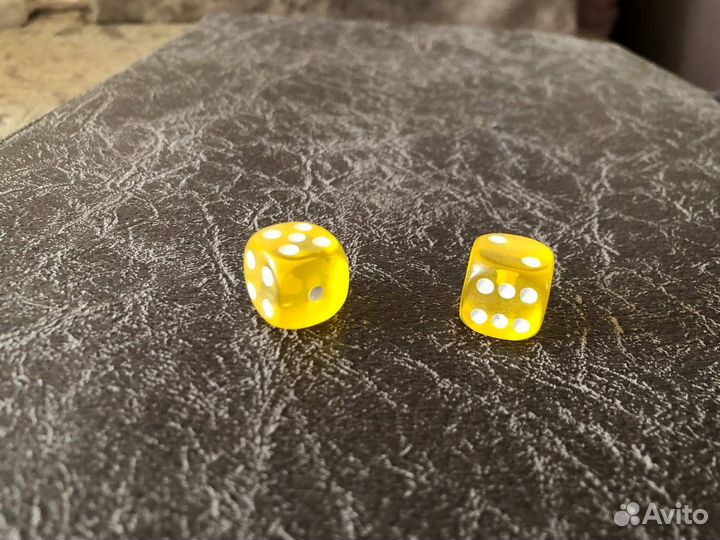 Зарики (кубики) из янтаря 15мм