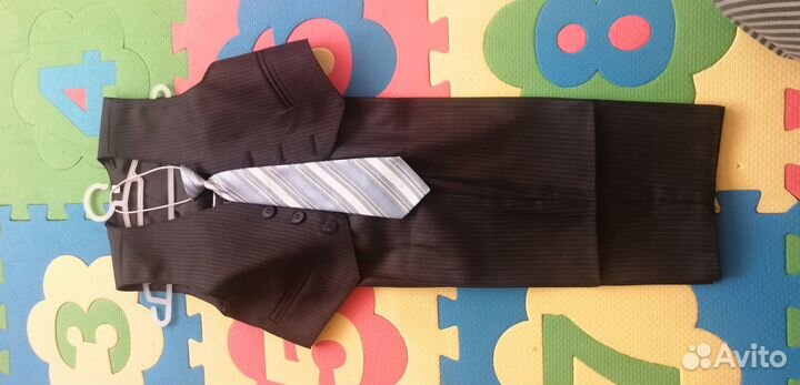 Жилет, брюки, галстук 98