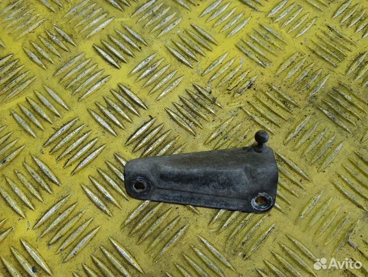 Кронштейн правый Man Tgl