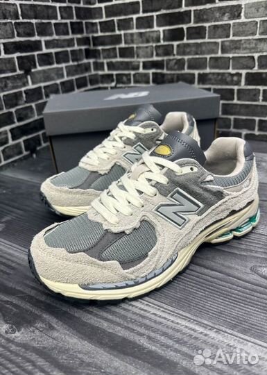 Светлые New Balance 2002R