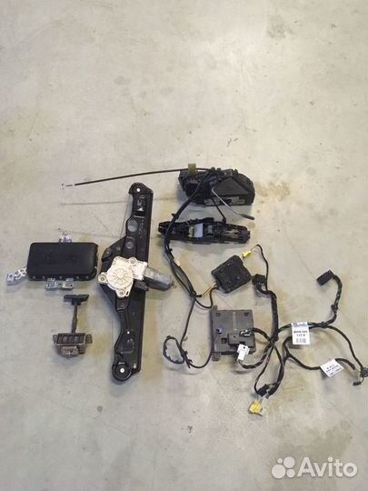 Замок двери задний левый Mercedes 211