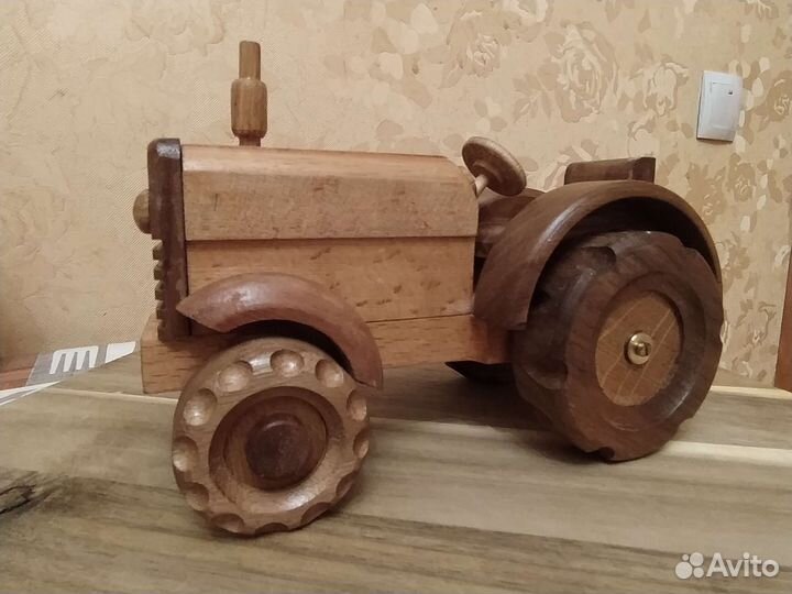 Игрушка трактор