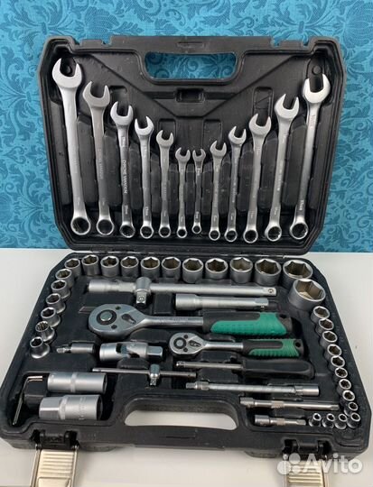 Набор инструментов (головок и ключей) 61 шт