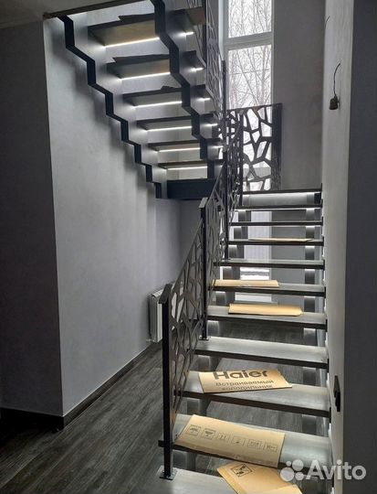 Лестница на металлокаркасе