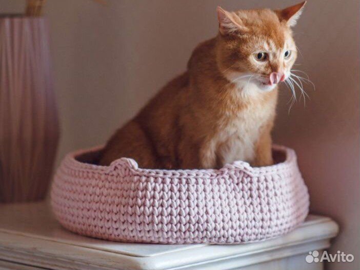 Лежанка для кошки и собаки из трикотажной пряжи