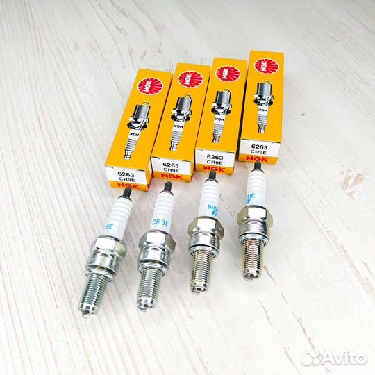 Свечи Suzuki GSX1300R Hayabusa 99-07 CR9E 4шт