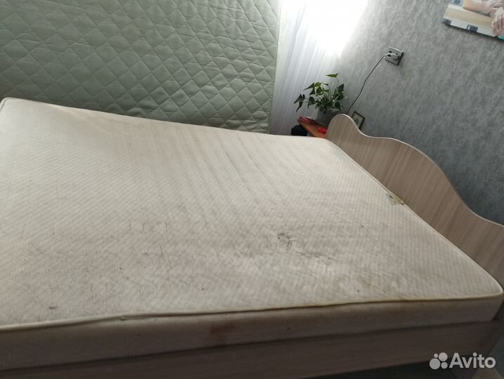 Кровать с матрасом 160на 200
