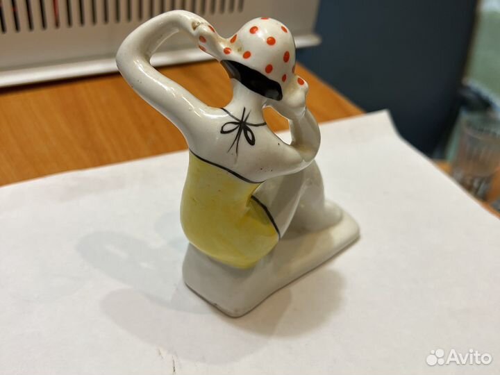 Статуэтка купальщица