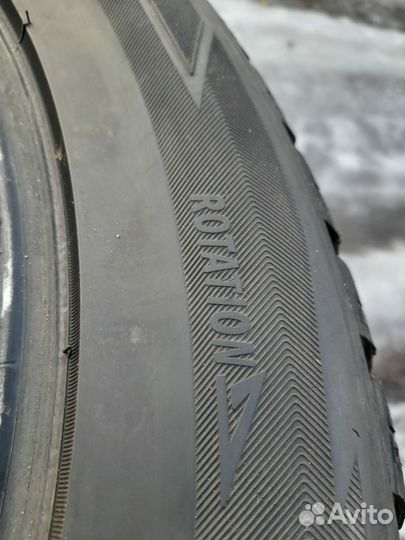 Bridgestone Blizzak VRX 275/50 R22