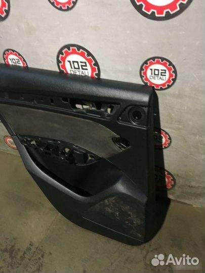 Обшивка двери задняя левая Audi Q5