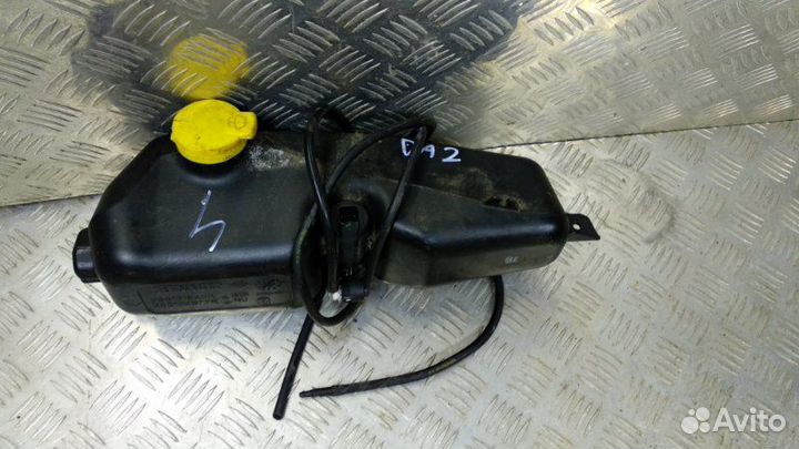 Бачок омывателя лобового стекла Renault Sandero 1