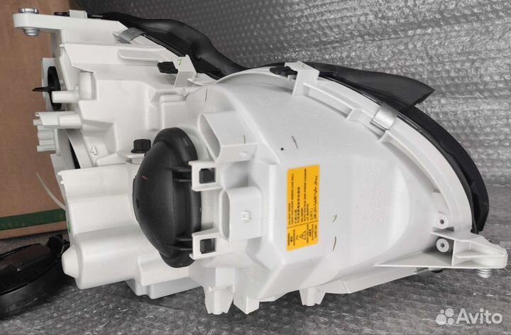 Фара Mercedes W203 ксенон