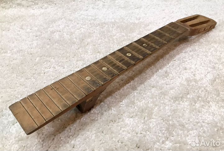Гриф семиструнной гитары