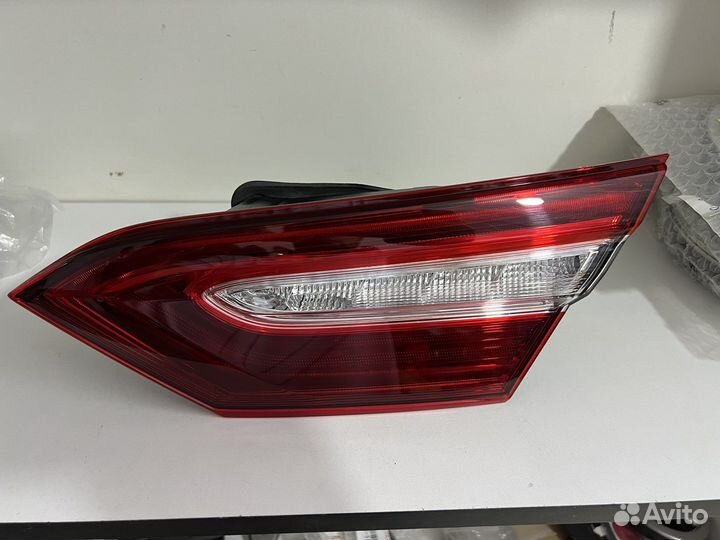 Фонарь правый Camry v70 v75 Оригинал