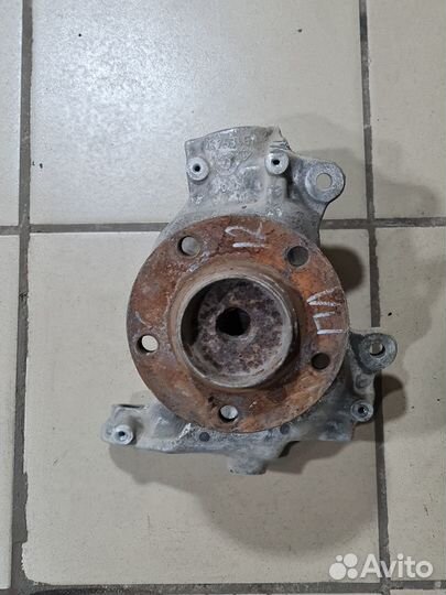 Поворотный кулак BMW 730D E65