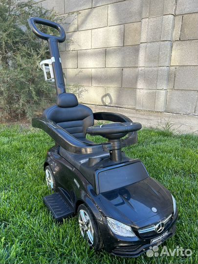 Детская машинка каталка с ручкой