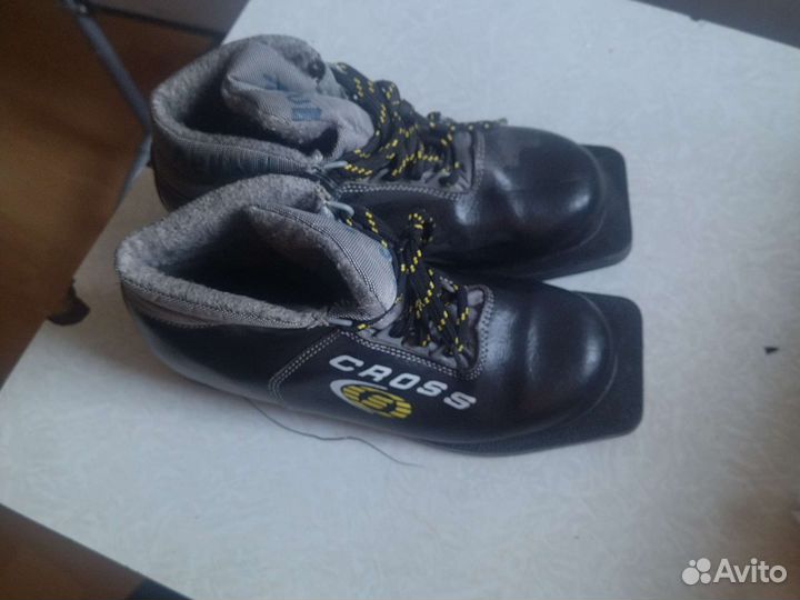 Лыжные ботинки